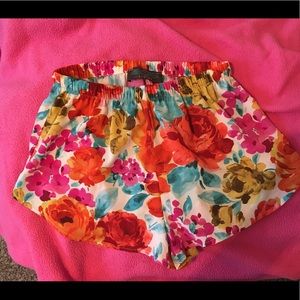 ⭐️ Floral Print Shorts